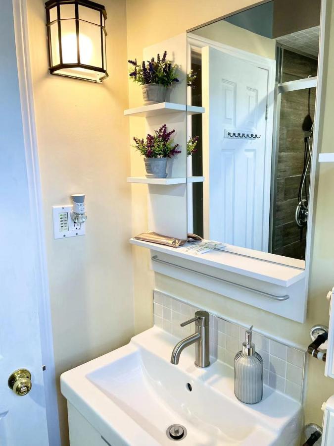 Perfect Home-Private Washrooms,Free Parking,High Speed Net Торонто Экстерьер фото