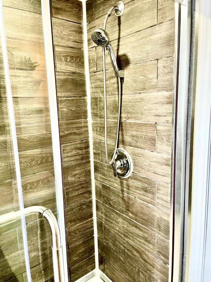 Perfect Home-Private Washrooms,Free Parking,High Speed Net Торонто Экстерьер фото